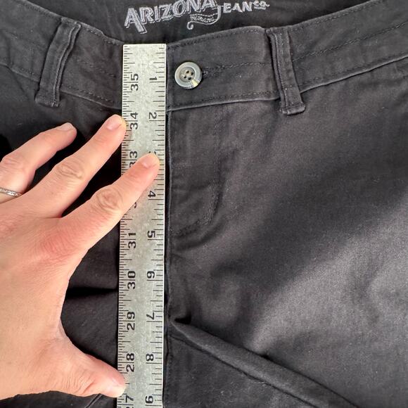 Arizona Jean Co. Black Bermuda Shorts - Size 7 - Picture 4 of 6